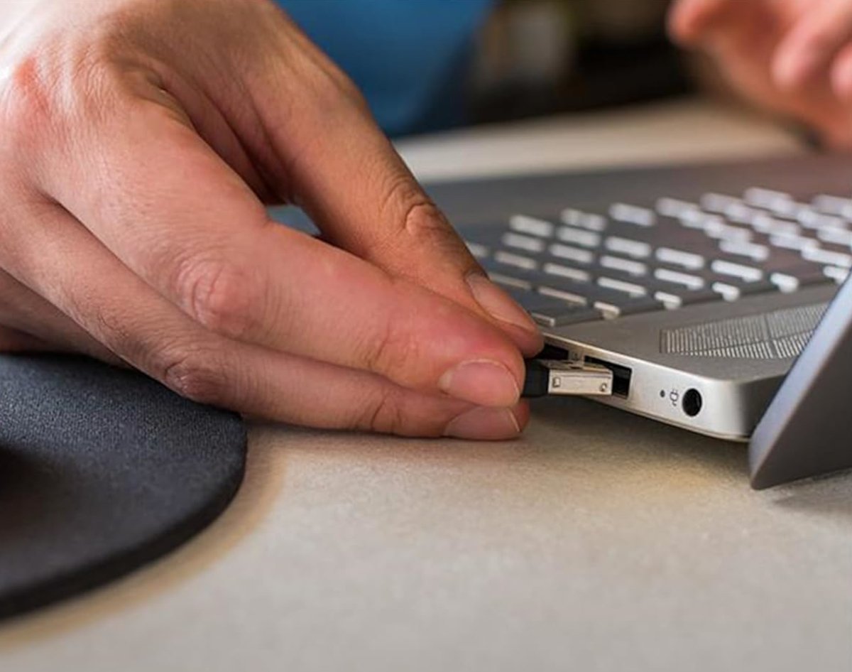 ASUS Tri-band Wi-Fi 7 Nano USB Adapter - Bluetooth Compatible - Image 3